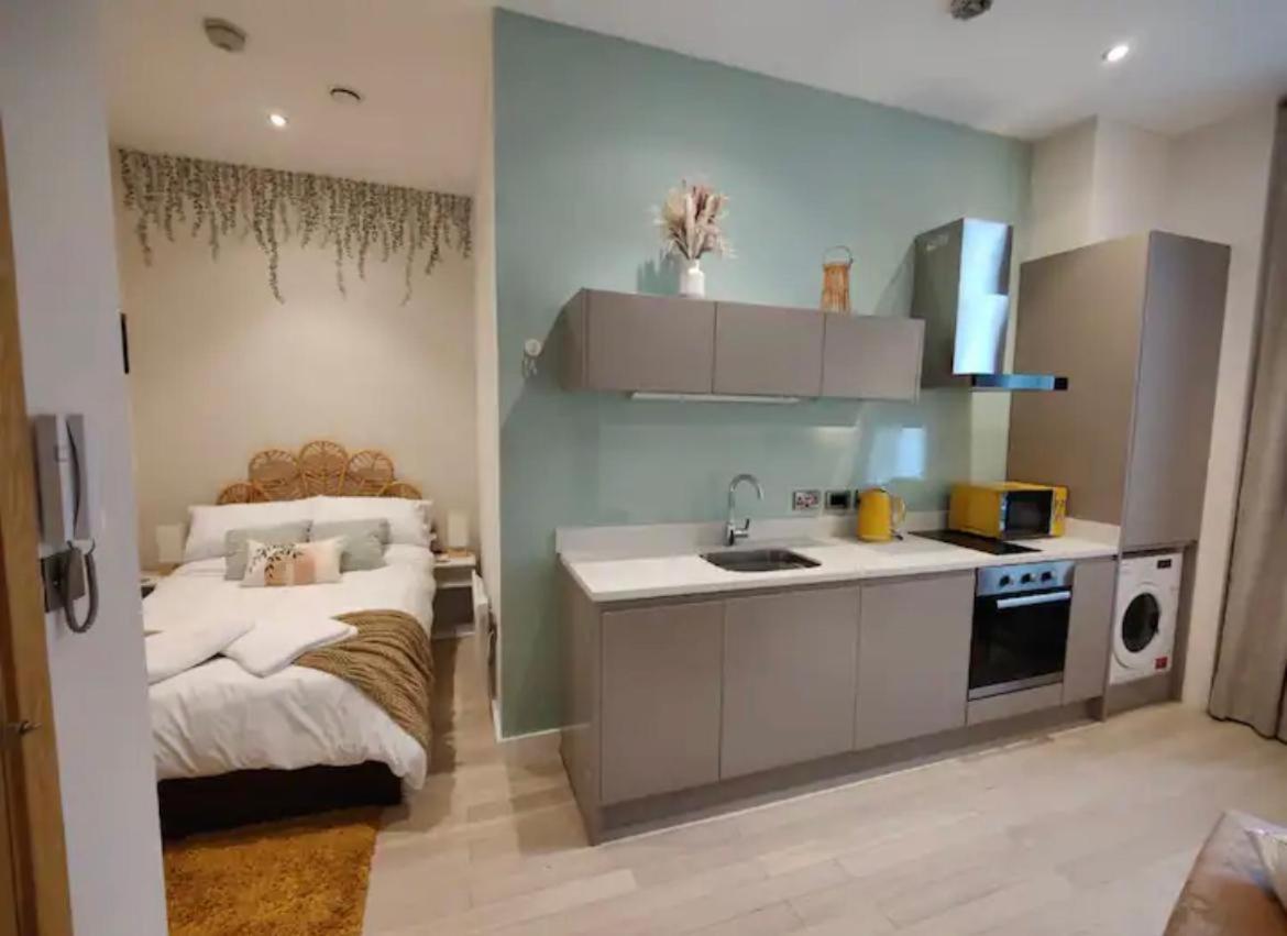 Liverpool Gem: Cozy Studio Retreat Bagian luar foto